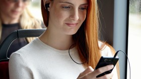 Survei: 40 Persen Pengguna Smartphone Pernah Selingkuh
