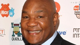 Foreman: Mayweather Akan Hancur Jika Kalah