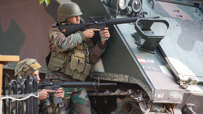 Anggota Front Nusra di Suriah mengancam akan menyerang perempuan, anak-anak dan tentara Libanon setelah isterinya ditangkap oleh aparat negara itu tentar