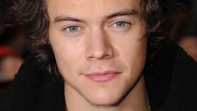 Harry Styles Resmi 'Dipinang' Christopher Nolan