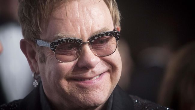 Musisi legendaris Elton John terpaksa harus membatalkan konsernya dan dilarikan ke rumah sakit akibat terinfeksi bakteri berbahaya dan berpotensi mematikan.