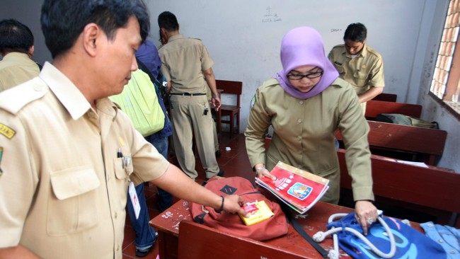 Jumlah pengguna narkotik di kalangan pelajar dan mahasiswa meningkat dari waktu ke waktu. Ada pola bagaimana narkotik bisa masuk ke kampus dan menjerat mereka.