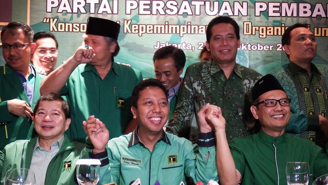 “Enggak ada undangannya. Sebagai apa diundang? Sebagai apa diundang? Hah? Diundang sebagai apa?” kata Suryadharma Ali dengan ketus.
