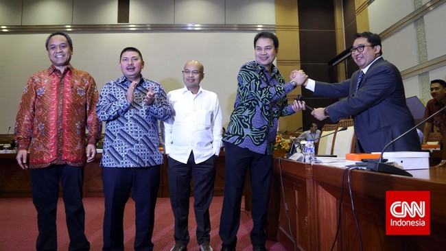 Wakil Ketua Komisi III DPR Benny Kabur Harman menilai Komisi Pemberantasan Korupsi tidak perlu dilibatkan dalam penetapan jaksa agung. Pekan ini diumumkan.