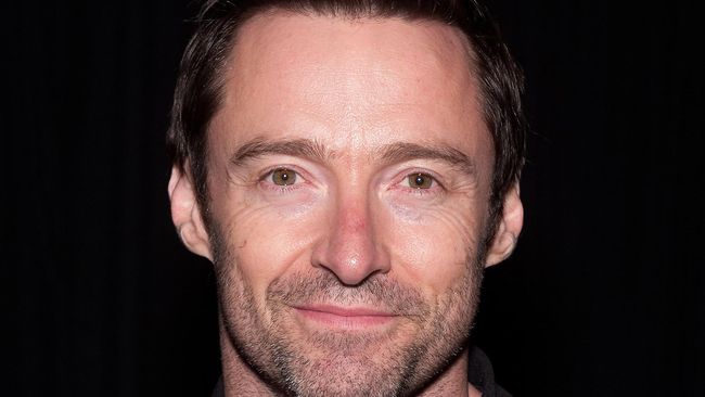 Saat usianya masih 8 tahun, Hugh Jackman ditinggalkan ibunya. Lewat olah raga ia melampiaskan kemarahan. Agama dan panggung memberinya kedamaian.