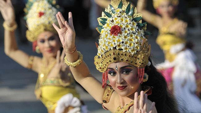 Kesemarakan dan keanekaragaman Indonesia memang terlihat. Yang jadi pertanyaan, masih relevankah semangat perayaan ini dengan semangat Kartini yang sejati?