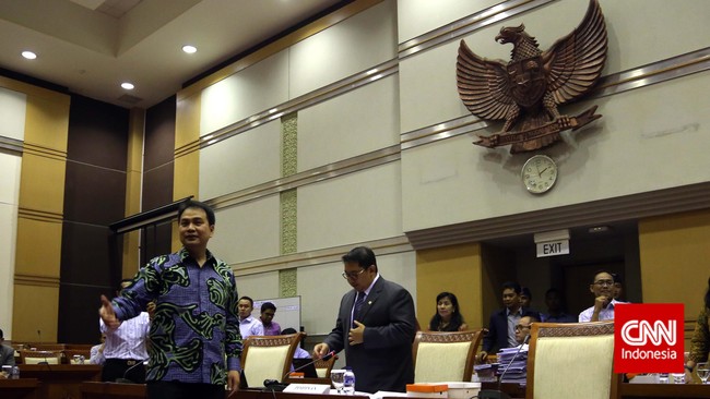 "Masalah ini tidak dapat diselesaikan hanya melalui pembahasan di pusat," ujar Ketua Komisi III DPR Aziz Syamsudin.