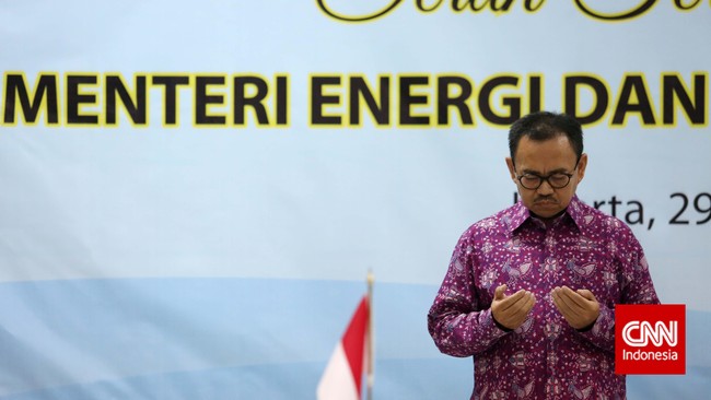Tidak ekonomisnya pembangunan smelter di Papua menurut manajemen Freeport, membuat Menteri ESDM Sudirman Said tidak bisa memaksakan kehendaknya.