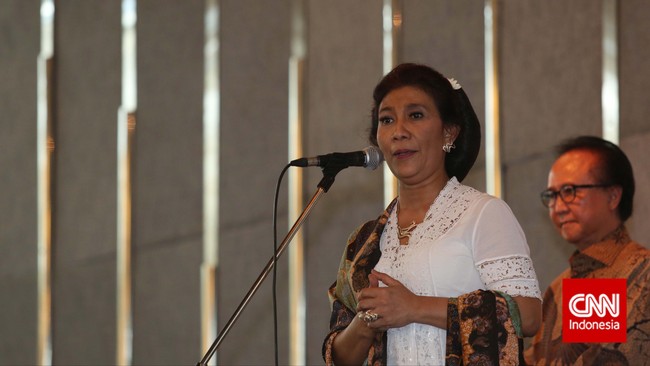 Kapal-kapal penangkap ikan besar bebas keluar masuk Indonesia. Bea yang dipungut kepada mereka murah. Kata Menteri Susi Pudjiastuti, malah lebih mahal rokoknya.