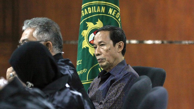 Bekas Wakil Rektor Bidang SDM, Keuangan, dan Administrasi Umum UI, Tafsir Nurchamid divonis dua setengah tahun penjara oleh hakim Pengadilan Tipikor.