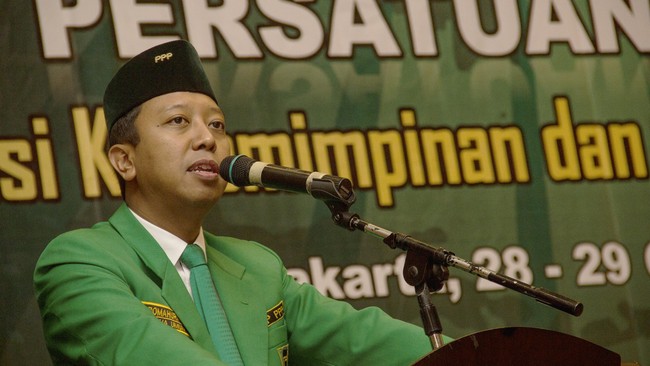 Ketua Umum PPP hasil Muktamar Surabaya Muhammad Romahurmuzy menuding balik dan curiga pihak yang mengatakan hal tersebut yang sebenarnya berambisi.