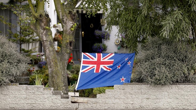 Selandia baru akan menggelar dua kali referendum untuk memutuskan perubahan rupa bendera nasional. Pro dan kontra mewarnai rencana pemerintah John Key ini.