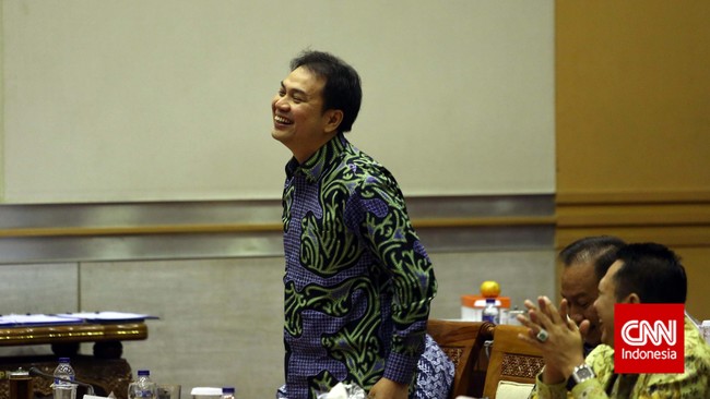 Langkah strategis segera diambil Partai Golkar kepengurusan Agung di DPR. Nama-nama sudah disiapkan untuk perombakan di posisi pimpinan komisi dan fraksi.