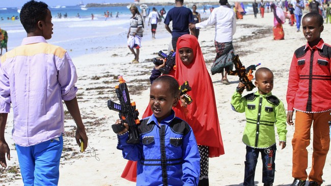 Somalia mendapatkan komitmen bantuan dana sebesar US$50 juta dari Saudi di hari yang sama setelah mengumumkan pemutusan hubungan diplomatik dengan Iran.