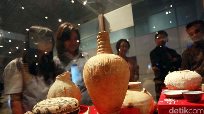 Sejumlah pencurian di museum masih belum terungkap. Pihak Direktorat Jenderal Kebudayaan pun memilih mengalihkan pengamanan museum kepada polisi khusus.