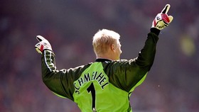 Peter Schmeichel Ingin Leicester Juara di Teater Mimpi