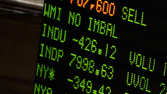 Pengunduran diri Ketua DPR AS dan pengumuman sejumlah data ekonomi negara itu diperkirakan akan berpotensi membuat Wall Street terus bergejolak.