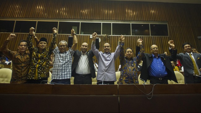 Gerindra dan Partai Amanat Nasional bersedia memilih ulang pimpinan komisi-komisi di DPR demi memasukkan keterwakilan kubu PDIP pada kursi pimpinan komisi.