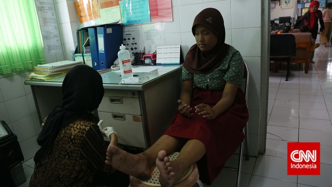 Kartu Indonesia Sehat (KIS) akan diluncurkan bulan depan oleh Presiden Jokowi. Pihak BPJS mengaku siap integrasikan kedua program layanan kesehatan masyarakat.