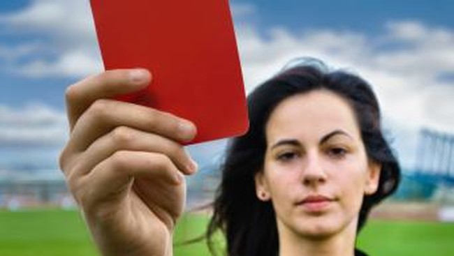 Wakil Presiden The Northumberland Country FA John Cummings dinon-aktifkan selama empat bulan karena melecehkan seorang wasit perempuan.