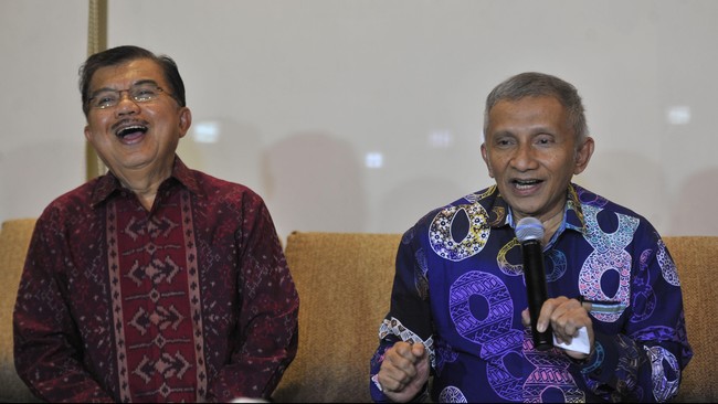 Wakil Presiden Jusuf Kalla mengisyaratkan kemungkinan besar pemerintah bakal menaikkan tarif bahan bakar minyak bersubsidi sebelum peralihan tahun.