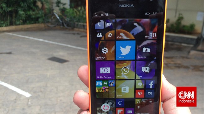 Varian ponsel yang enak dipakai untuk selfie semakin bertambah. Setelah Sony Xperia C3, kini giliran Microsoft Device dengan Lumia 730.