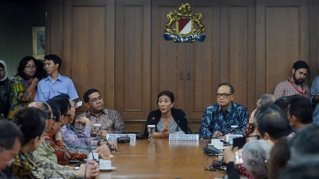 Banyaknya anak buah kapal (ABK) asing yang berada di Indonesia menjadi alasan mengapa Kadin mendirikan pusat pendidikan tersebut di Pulau Seram, Maluku.