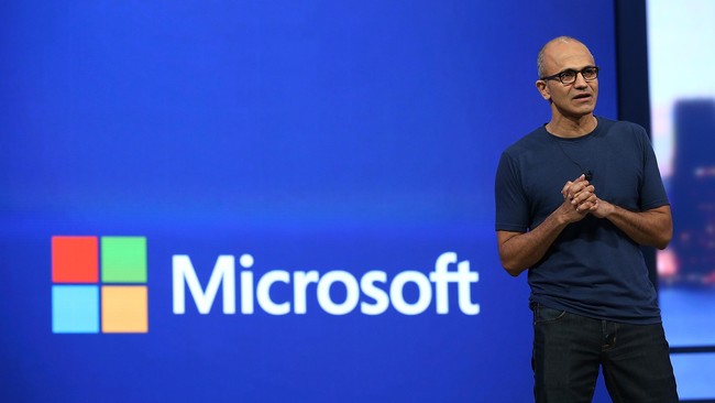 Posisi ini diraih Microsoft setelah menyalip perusahaan minyak Exxon Mobil yang sebelumnya menempati peringkat kedua. Apple masih berada di posisi teratas.