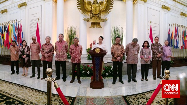 Menlu Indonesia Retno Marsudi ingin terapkan tiga pilar utama 'Trisakti' selama menjabat di Kementerian Luar Negeri periode 2014-2019.