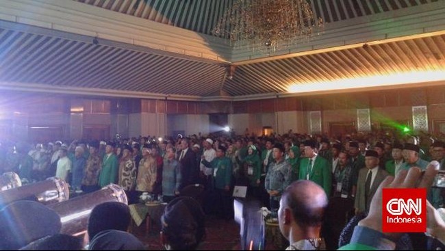 Ketua Umum Partai Golkar Aburizal Bakrie telah memerintahkan kadernya Azis Syamsuddin untuk meminta keterangan Menteri Yasonna soal SK PPP Romahurmuziy.