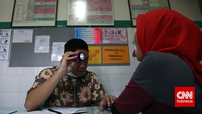 Lewat program ini nantinya akan dikirimkan tim tenaga medis yang minimal terdiri dari dokter, bidan, dan pemerhati kesehatan ke puluhan kabupaten.