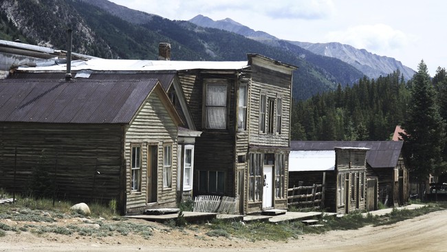 Satu kota kosong atau 'Ghost Town' seluas 2,5 hektar di negara bagian South Dakota ditawarkan untuk dijual dengan harga US$250 ribu atau Rp3,4 miliar.