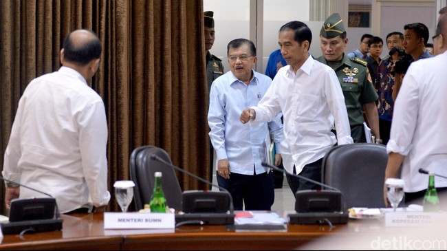 Wakil Presiden Jusuf Kalla bertemu dengan mantan perdana menteri Thailand, Surakiart Sathirathai untuk membahas ketegangan di Laut China Selatan.