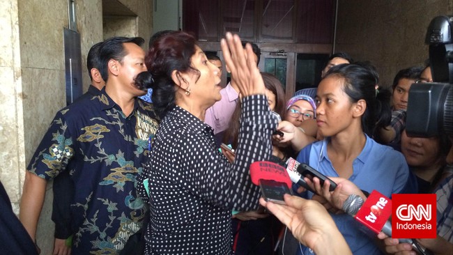 Menteri Kelautan dan Perikanan Susi Pudjiastuti berniat memerdekakan nelayan-nelayan kecil di Indonesia. Bukan dari NKRI tapi dari pungutan-pungutan liar.