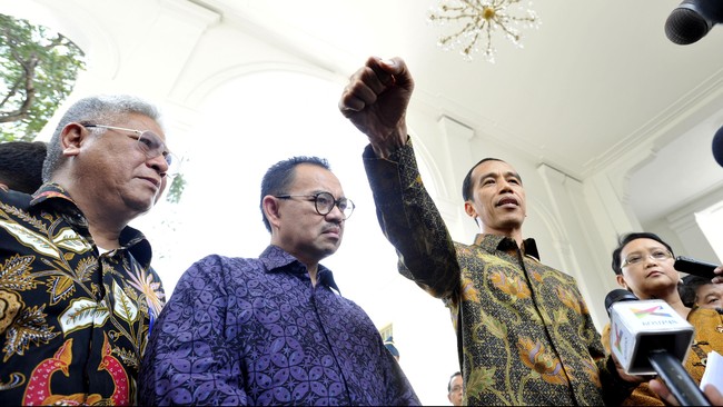 Presiden Joko Widodo menginginkan transparansi pengelolaan PT Petral sehingga keberadaannya diminta dikaji ulang.