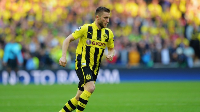 Manajer Fiorentina, Paulo Sousa, memperkuat lini tengahnya dengan merekrut gelandang tim nasional Polandia berusia 29 tahun, Jakub Blaszczykowski.