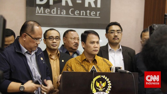PDIP masih mengusahakan porsi yang proporsional untuk kursi pimpinan alat kelengkapan DPR RI dengan harapan jumlah pimpinan disesuaikan dengan suara Pileg 2014.