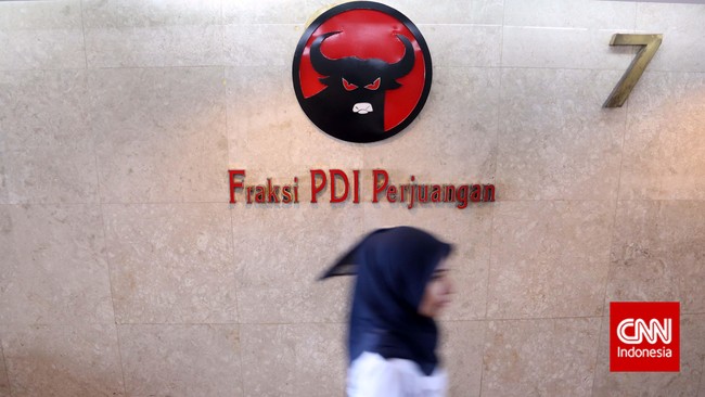 Logo Fraksi Partai PDI Perjuangan DPR RI, Jakarta. Jumat 31 Oktober 2014. CNN Indonesia/Adhi Wicaksono.