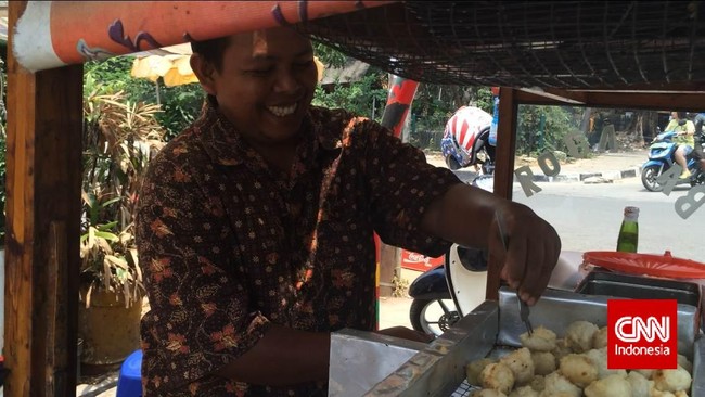 YLKI menilai kebijakan kompensasi dalam bentuk bantuan langsung, baik tunai maupun transfer elektronik, tidak mendidik dan tidak produktif.