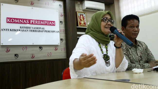 Komisi Nasional Perempuan menyebut sebanyak 365 peraturan daerah mendiskriminasi perempuan. Salah satunya adalah Qanun Jinayat di Aceh.