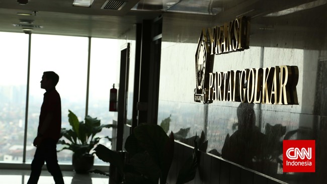 Ade Komarudin dan Bambang Soesatyo anggota Fraksi Golkar. Begitu pula Agus Gumiwang dan Fayakhun Andriadi. Pamdal harus membela yang mana? Mereka terjepit.