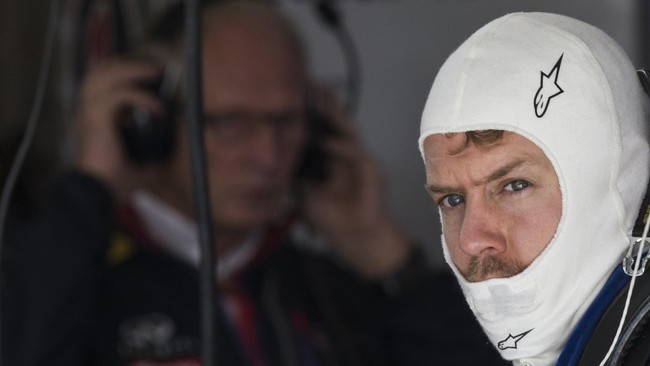 Pebalap tim Red Bull, Sebastian Vettel, mengatakan kecewa dengan mesin v6 dan juga sistem komputerisasi yang digunakan di dunia Formula 1.
