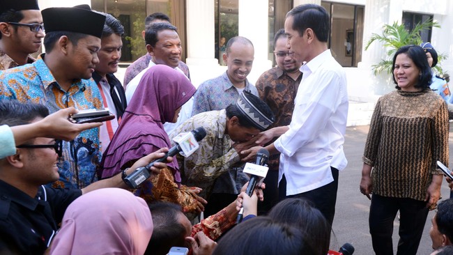 Kepolisian menegaskan hukuman untuk tersangka pencemaran nama baik Jokowi, MA, tidak diberikan atas permintaan Jokowi. Proses hukum tetap berjalan.