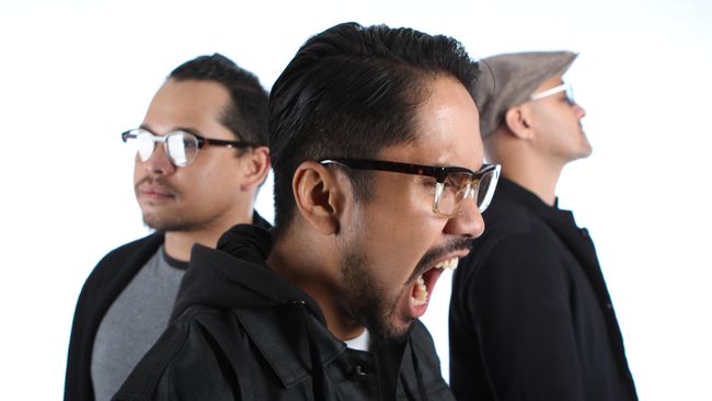 Hijrah dari pop/rock ke elektronik, membuat single terbaru Walking Down The Boulevard terdengar beda. Ada apa di balik transformasi Alexa?