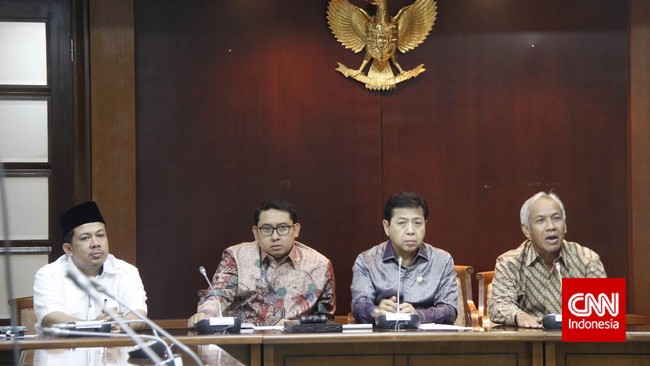 Sidang paripurna versi Koalisi Indonesia Hebat yang digelar bersamaan dengan sidang paripurna DPR dianggap tidak sesuai dengan konstitusi.