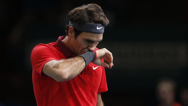 Mantan petenis nomor satu dunia Roger Federer kandas di Perempat Final Paris Masters dan gagal menempati posisi petenis nomor satu dunia menggantikan Djokovic.