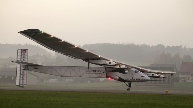 Pesawat tenaga surya Solar Impulse 2 mengalami kerusakan baterai di Hawaii.