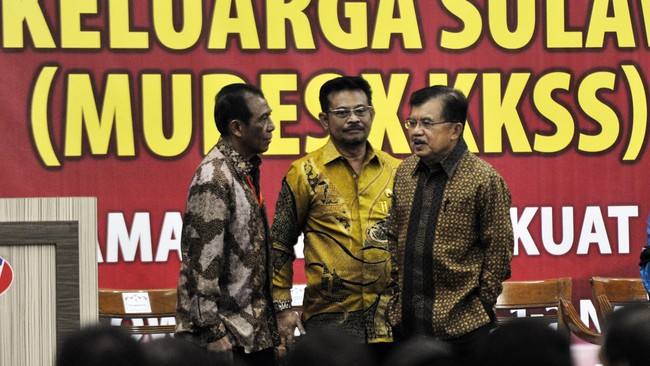 Pemberitaan di media massa membuat gubernur kehilangan wibawa dan legitimasi. Menteri Dalam Negeri diminta turun tangan menerbitkan aturan.