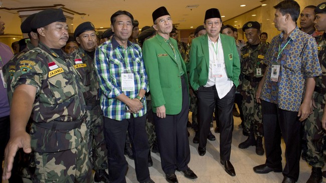 Ketua Umum Partai Persatuan Pembangunan (PPP) versi Munas Jakarta, Djan Faridz, akan bertemu Lulung membicarakan bergulirnya hak angket DPRD.