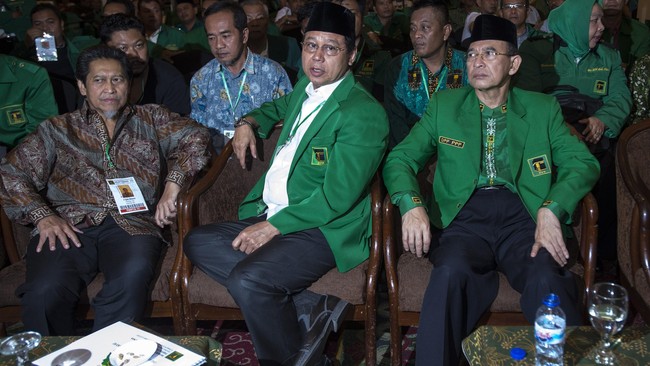 Sekjen PPP kubu Djan Faridz, Dimyati Natakusumah, meminta elite politik partainya segera bersatu. Ia menuding ada konspirasi untuk memecah partai Islam itu.